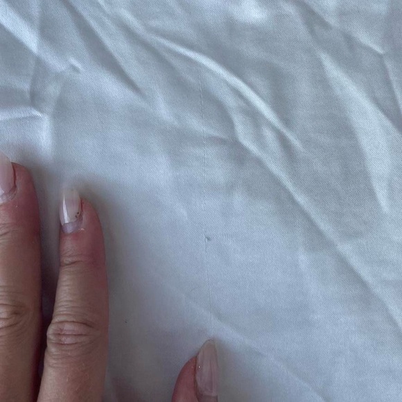 PacSun x THE MET Cream satin midi skirt with side slit sz xs / small snag in it - Picture 8 of 9